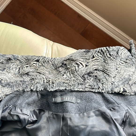 Italian designer  Grey Jacket with Attachable b&w shirt trim faux fur collar - Picture 13 of 13